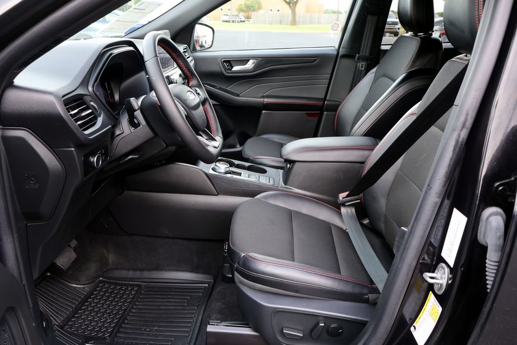 Certified 2025 Ford Escape ST-Line AWD/4WD image 29