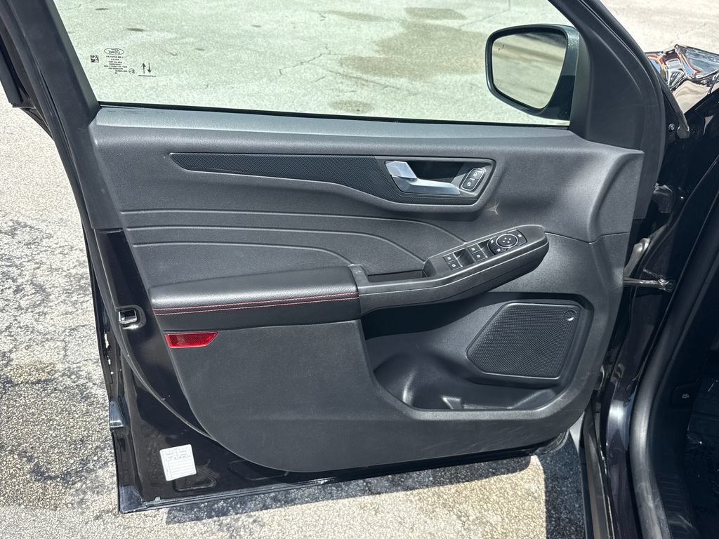 Certified 2025 Ford Escape ST-Line FWD image 14