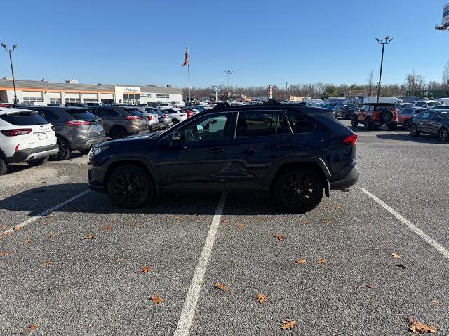 Used 2020 Toyota RAV4 XLE Premium image 5