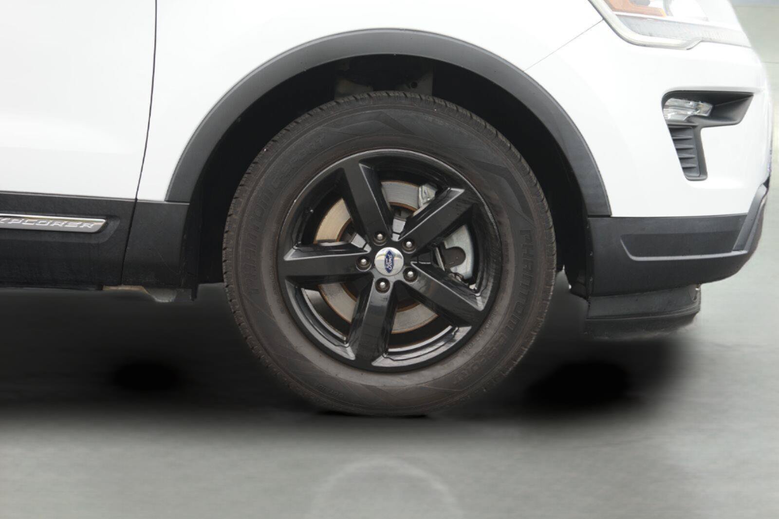 Certified 2019 Ford Explorer XLT w/ Equipment Group 201A FWD image 4