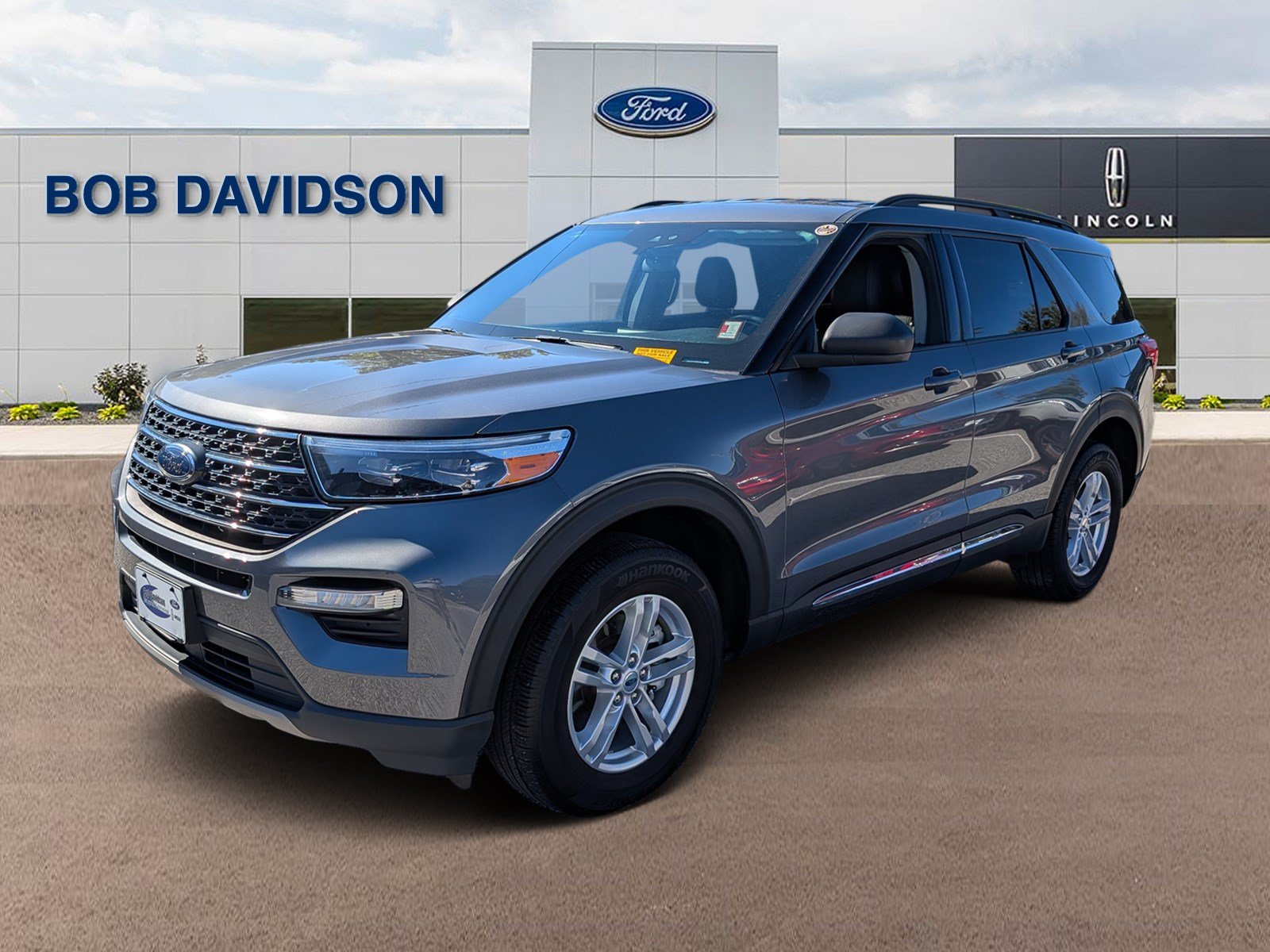 Certified 2023 Ford Explorer XLT w/ Equipment Group 202A AWD/4WD image 1