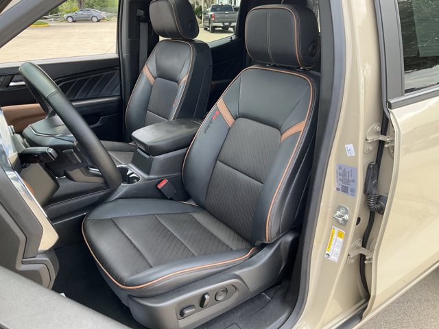 Used 2024 GMC Canyon AT4 w/ LPO, Off Road Lift Package AWD/4WD image 8