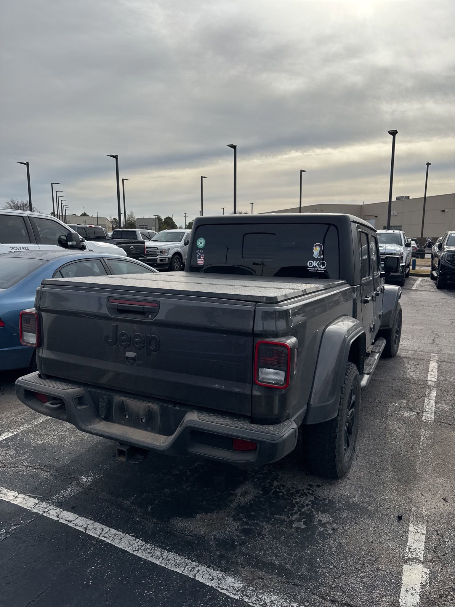 Used 2022 Jeep Gladiator Sport image 3