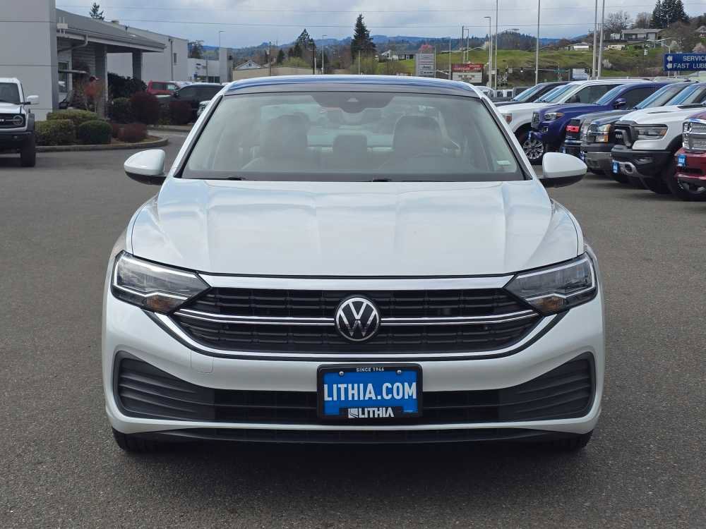Used 2023 Volkswagen Jetta SE image 9