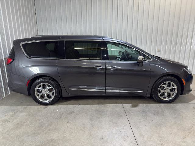 Used 2019 Chrysler Pacifica Limited image 2