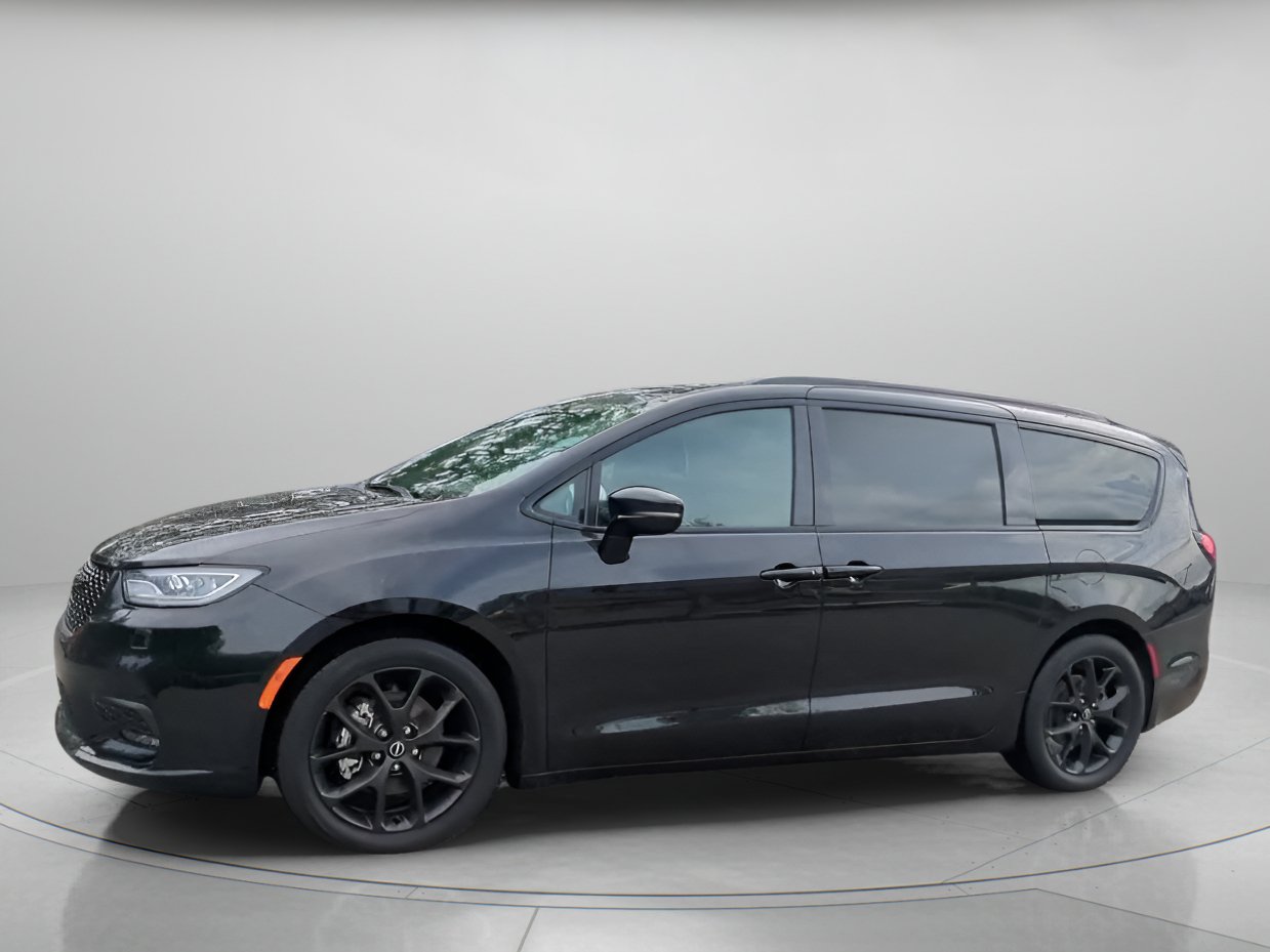 Used 2025 Chrysler Pacifica Limited FWD image 11
