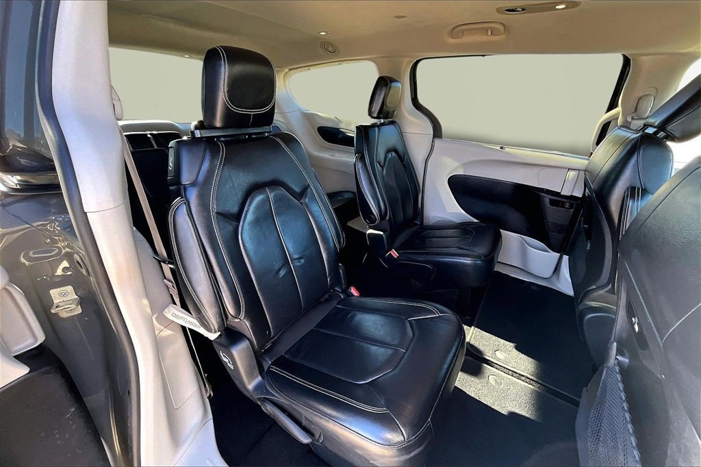 Used 2022 Chrysler Pacifica Touring-L image 27