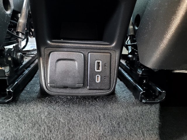 Used 2022 Buick Encore GX Essence w/ Experience Buick Package FWD image 13