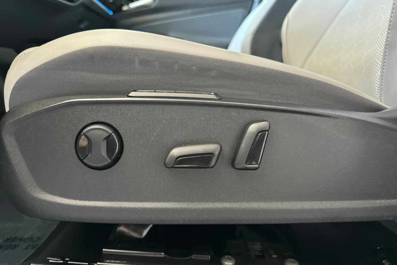 Used 2021 Volkswagen ID.4 Pro S w/ Gradient Package RWD image 13