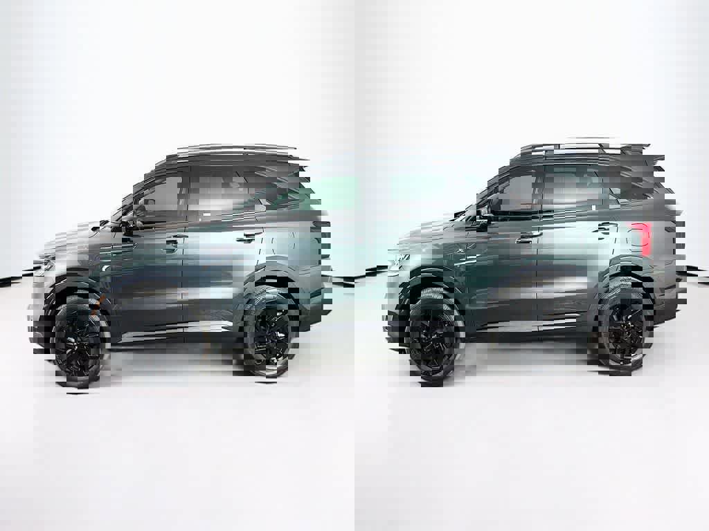 Used 2022 Kia Sorento S w/ Panoramic Sunroof Package image 2