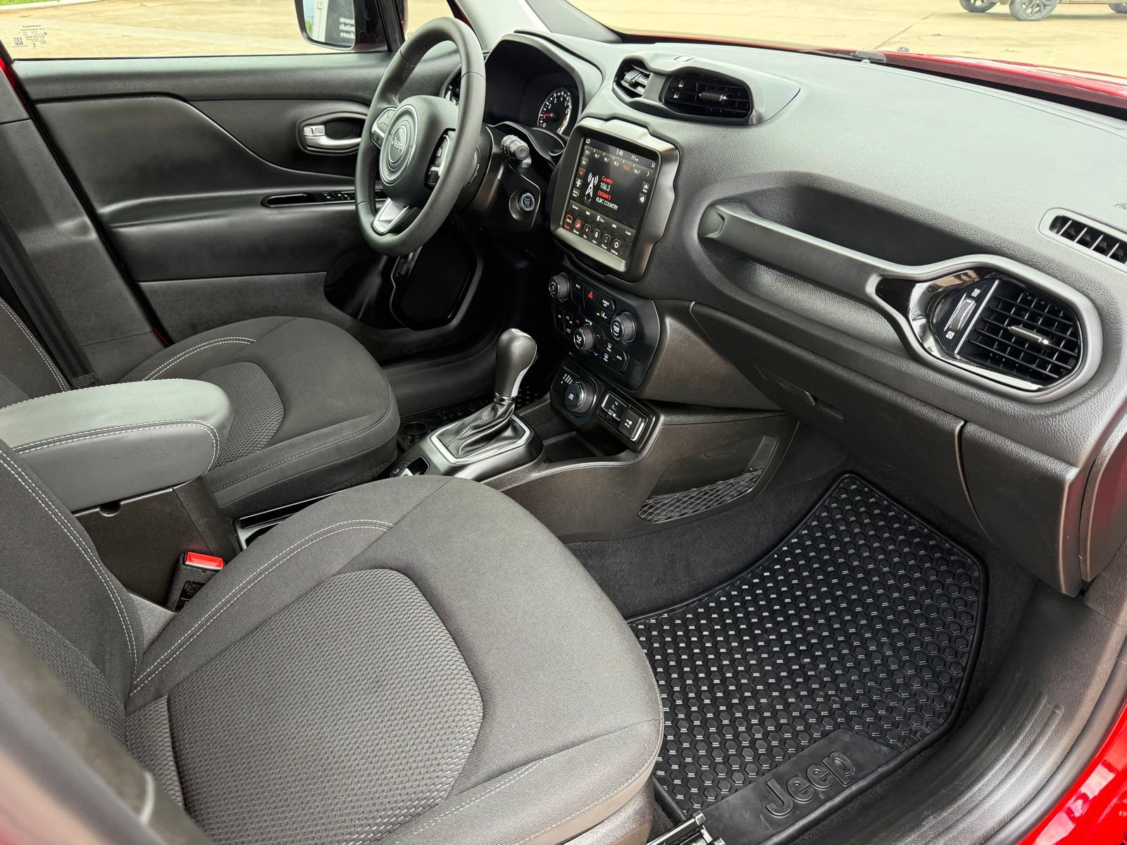 Used 2023 Jeep Renegade Altitude AWD/4WD image 17