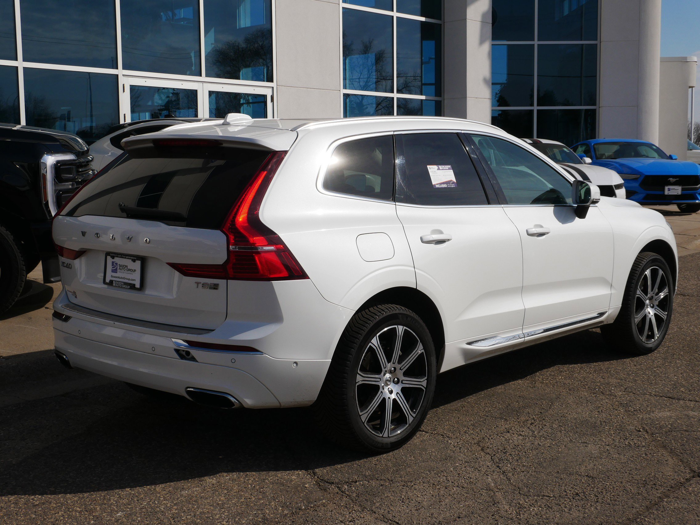 Used 2019 Volvo XC60 T8 Inscription w/ Advanced Package image 4