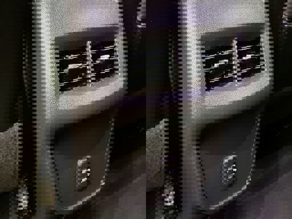 Used 2024 GMC Terrain SLT image 16