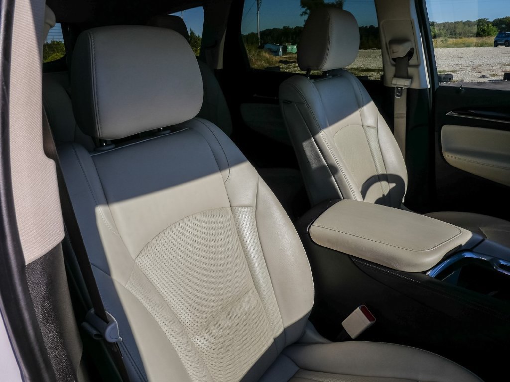 Used 2023 Buick Enclave Essence w/ Sport Touring Edition FWD image 18