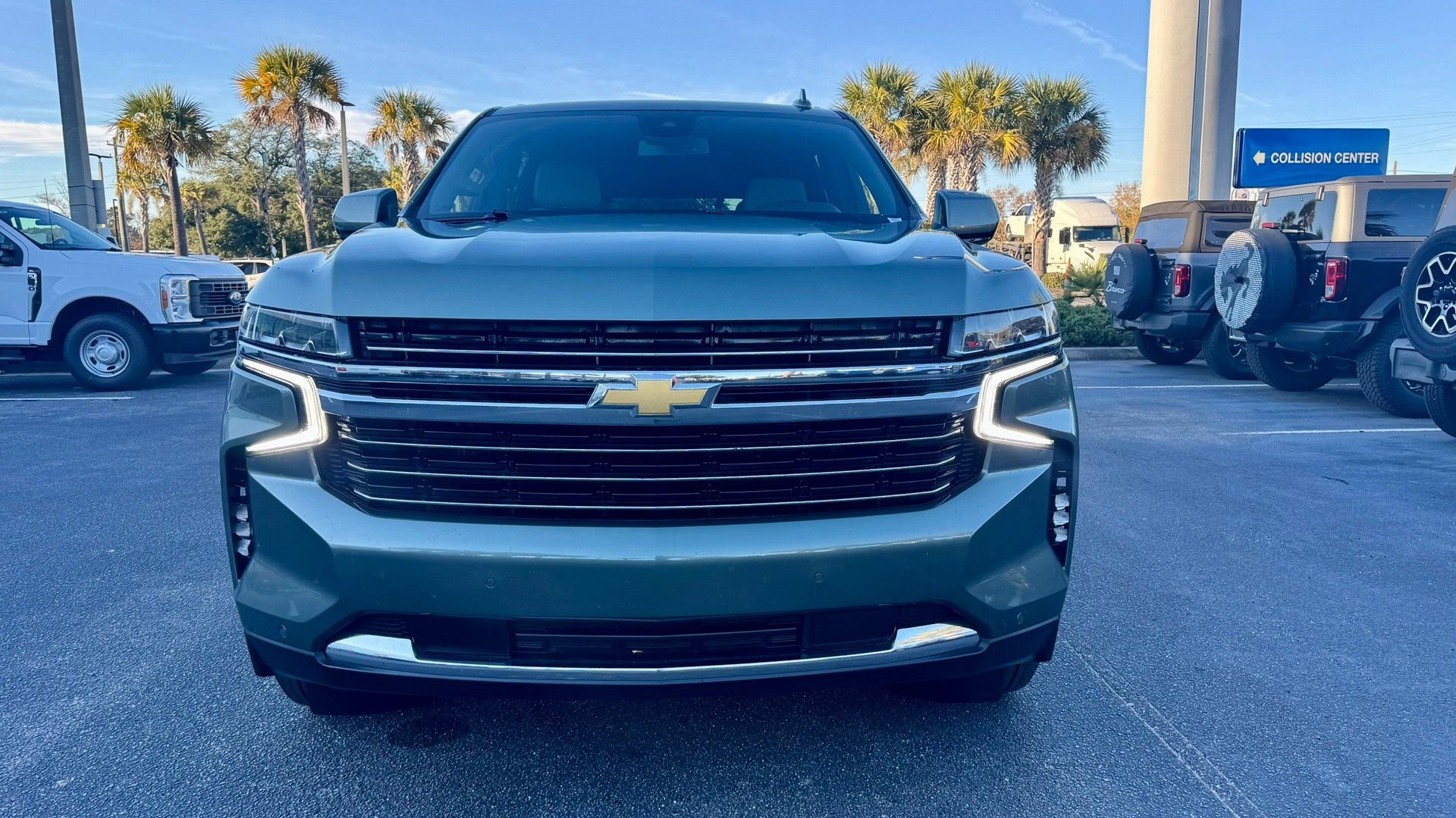 Used 2024 Chevrolet Suburban LT image 18