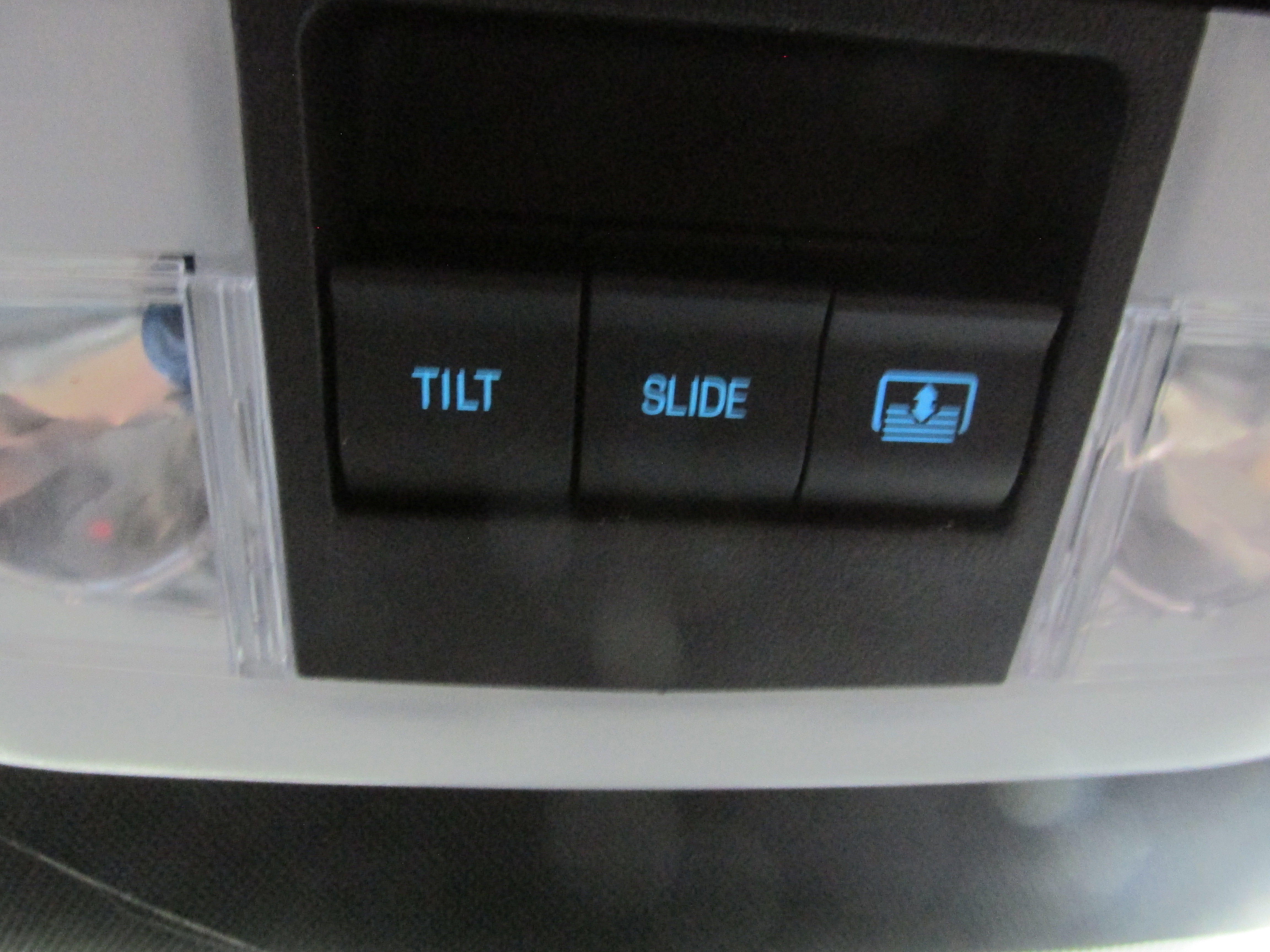 Certified 2018 Ford Explorer XLT w/ Equipment Group 202A image 43