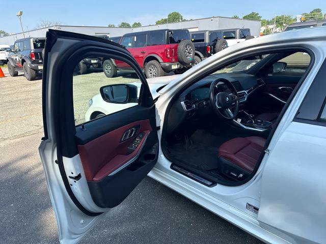 Used 2022 BMW 330i xDrive Sedan w/ M Sport Package AWD/4WD image 6