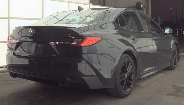 Used 2025 Toyota Camry SE FWD image 4