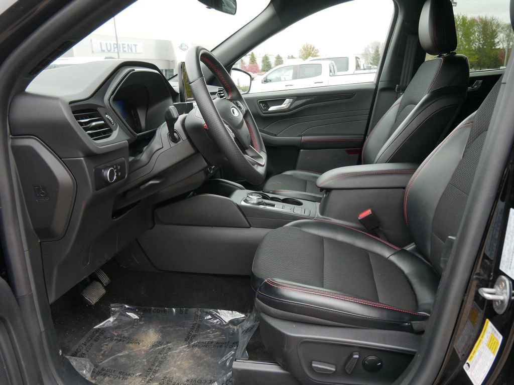 Certified 2025 Ford Escape ST-Line AWD/4WD image 10