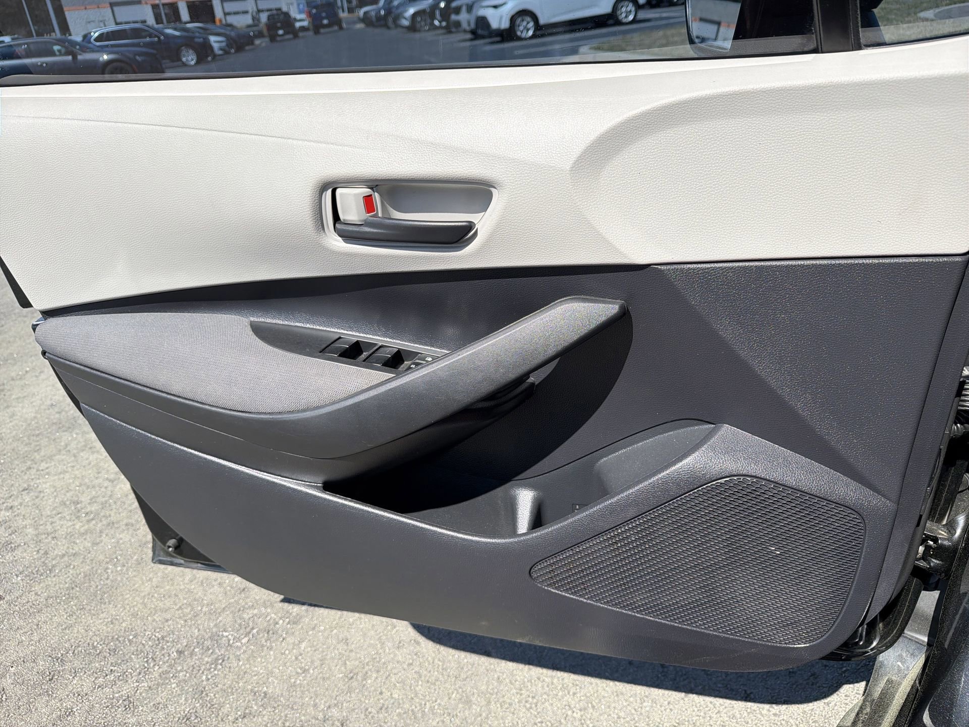 Used 2022 Toyota Corolla LE image 24