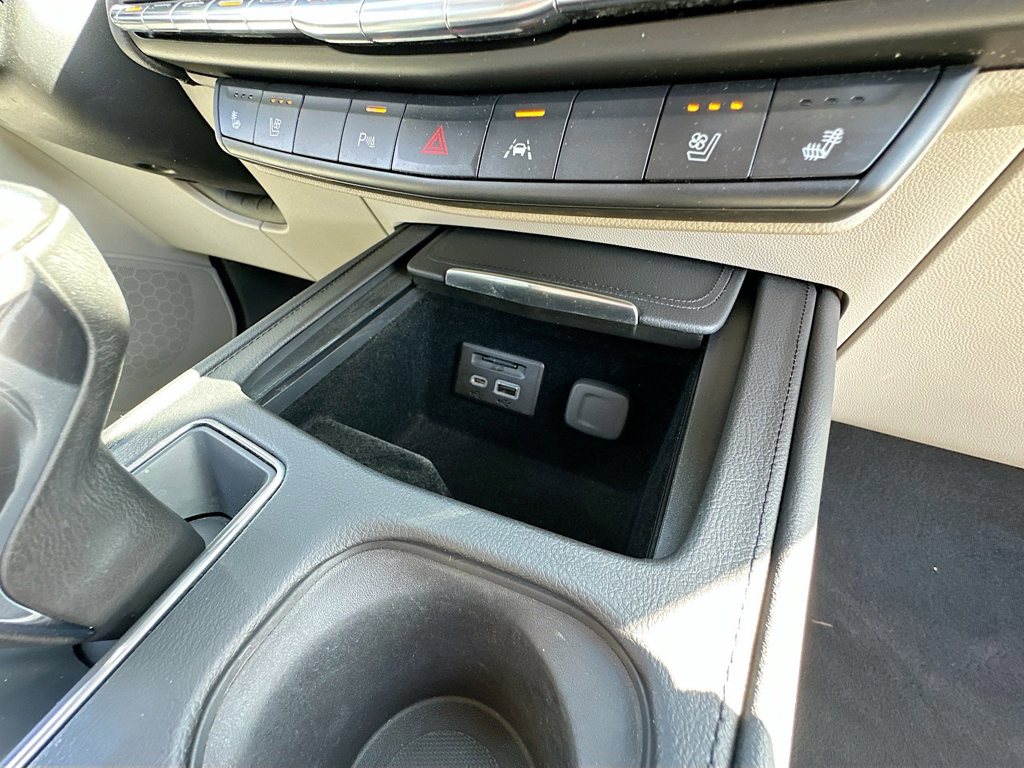 Used 2019 Cadillac XT4 Premium Luxury image 34