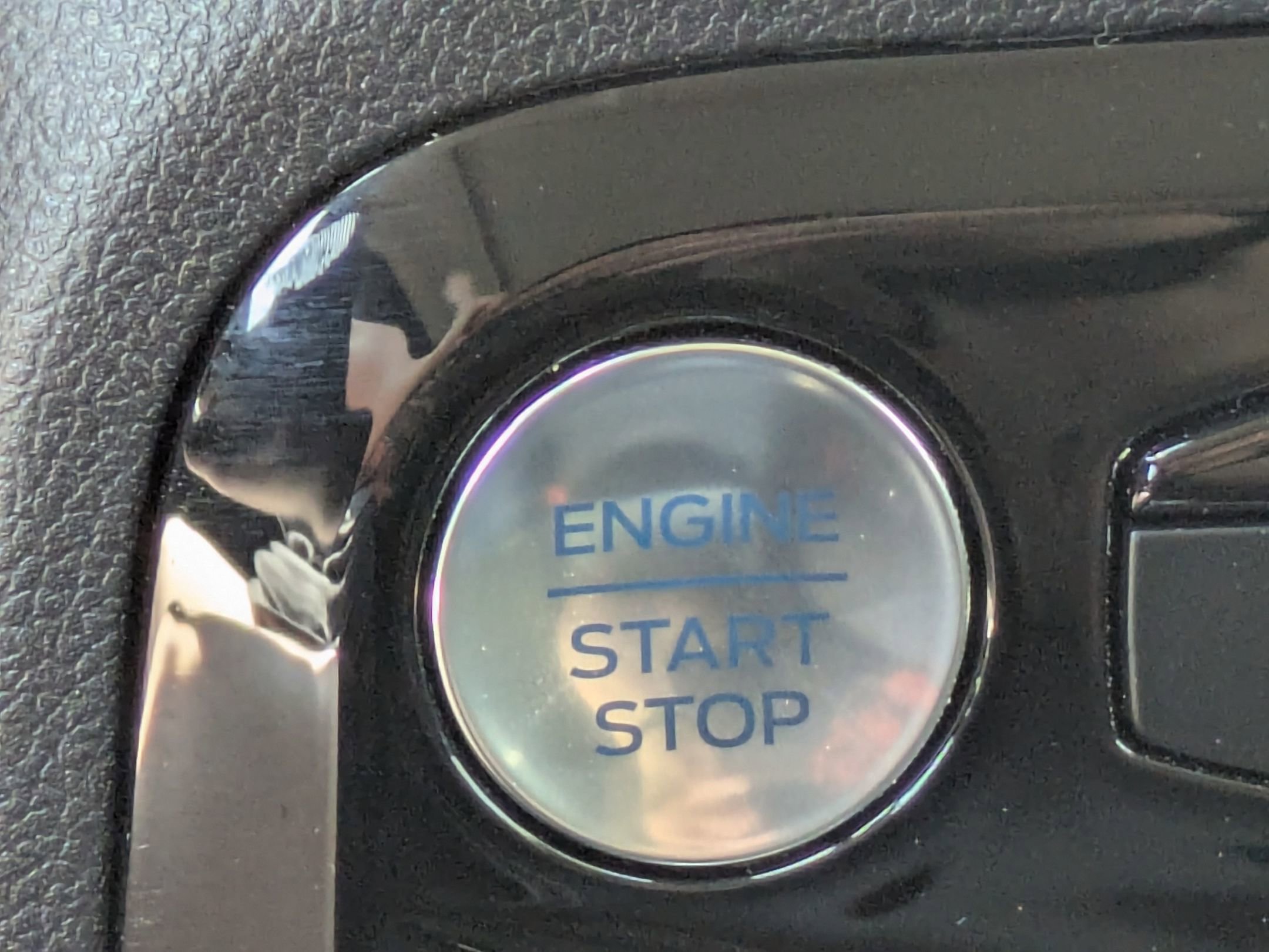 Certified 2025 Ford Escape SE w/ PHEV Premium Package image 25