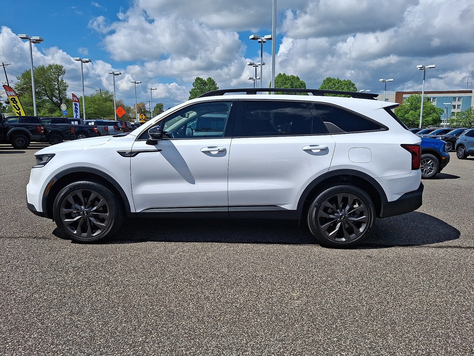 Used 2021 Kia Sorento EX w/ EX AWD X-Line Package image 3