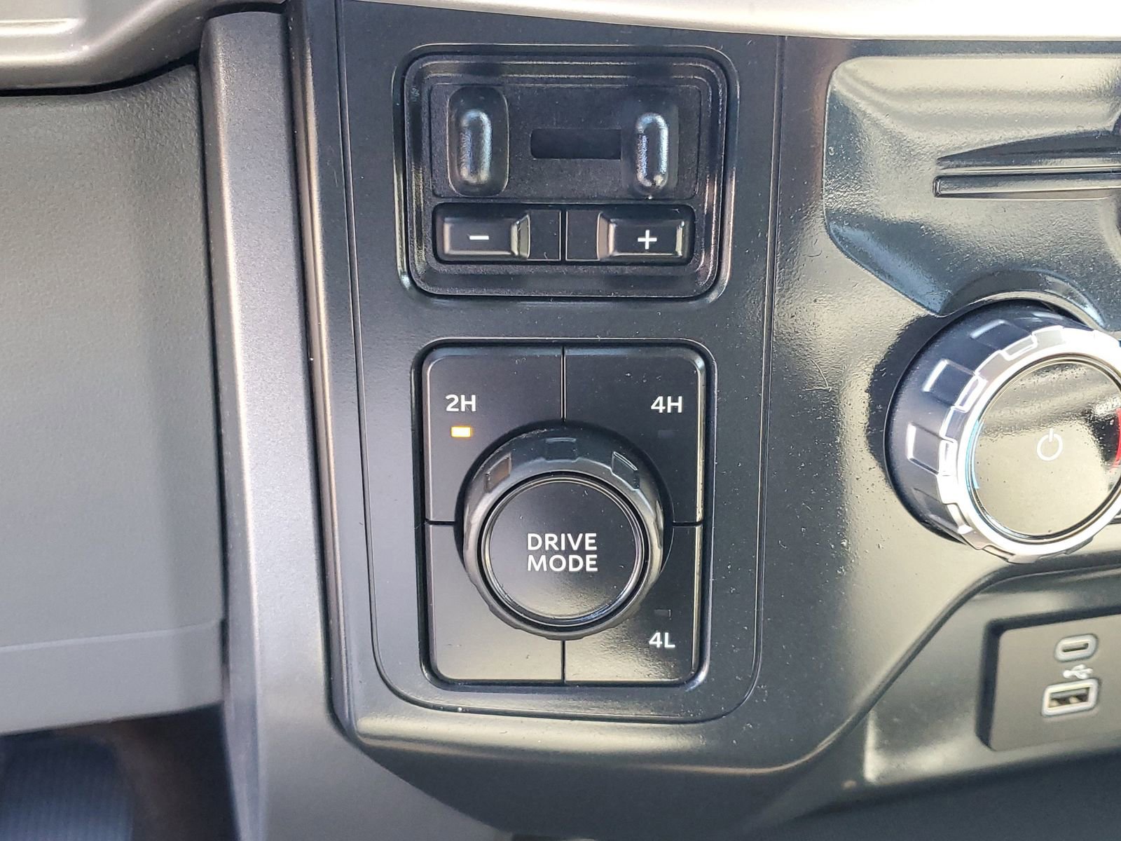 Certified 2022 Ford F150 XLT w/ Equipment Group 302A High image 27