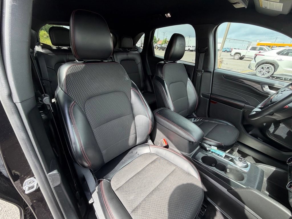 Certified 2025 Ford Escape ST-Line Select AWD/4WD image 42