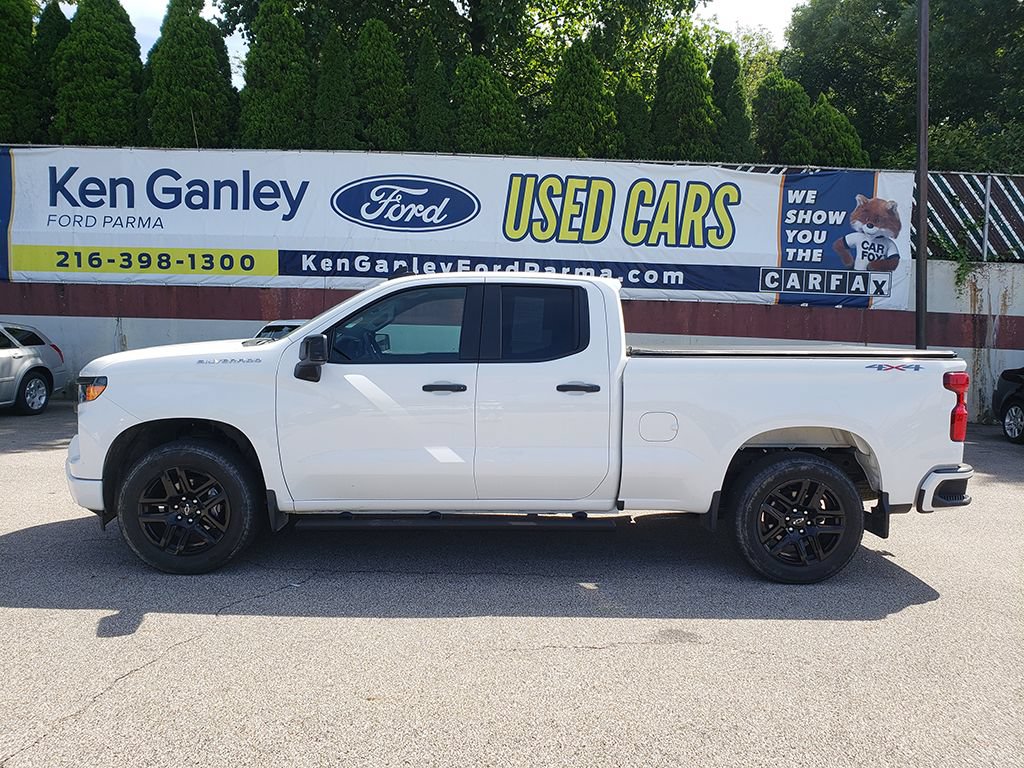 Used 2023 Chevrolet Silverado 1500 Custom AWD/4WD image 2