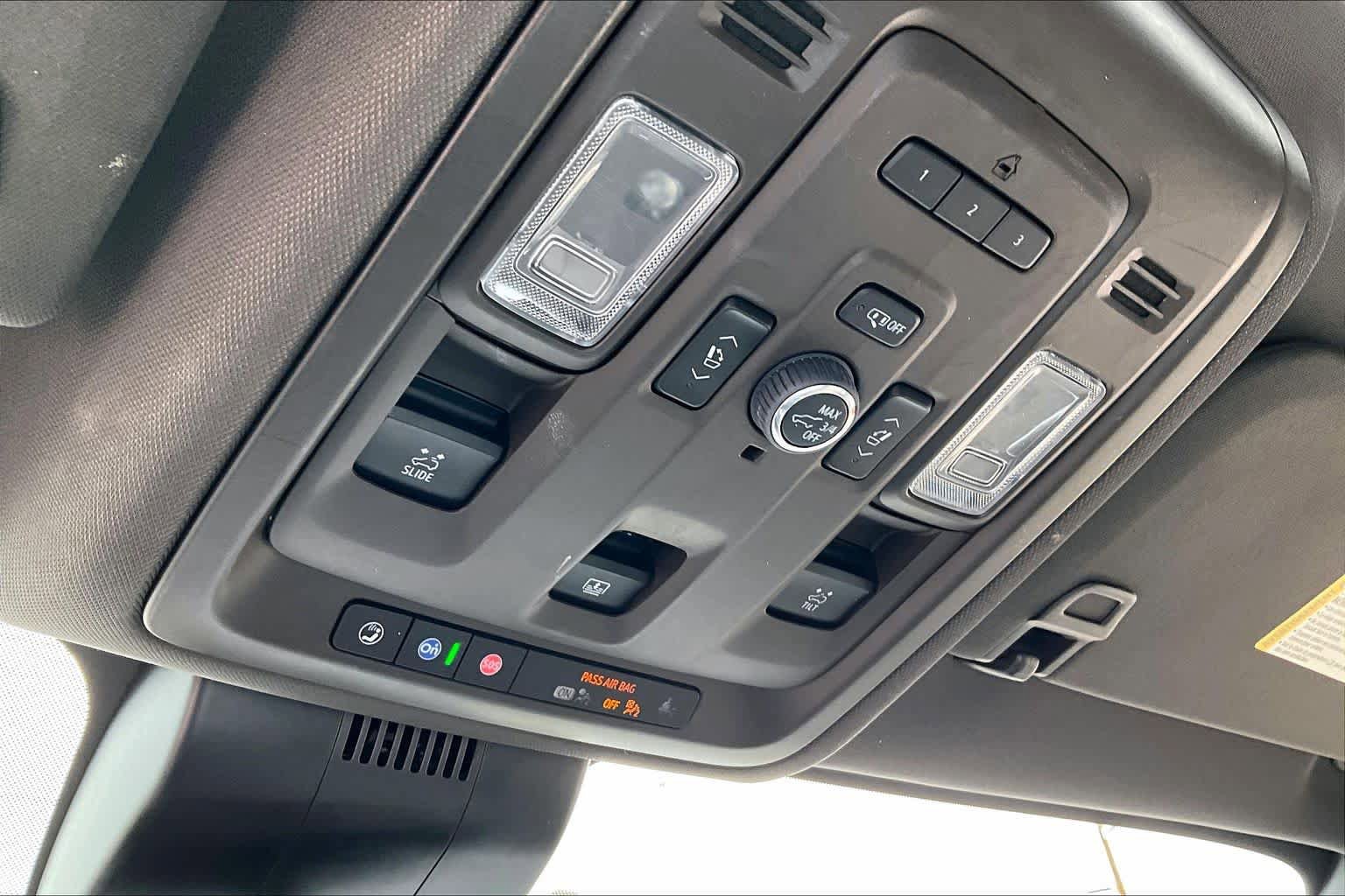 Used 2023 GMC Yukon SLT w/ SLT Luxury Package AWD/4WD image 36