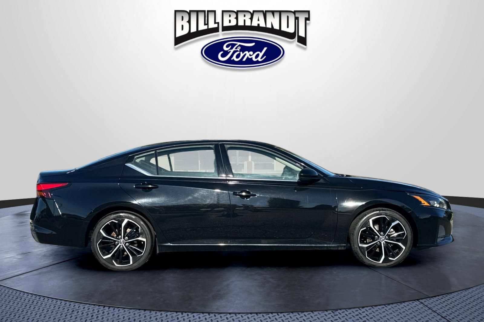 Used 2025 Nissan Altima 2.5 SR FWD image 2