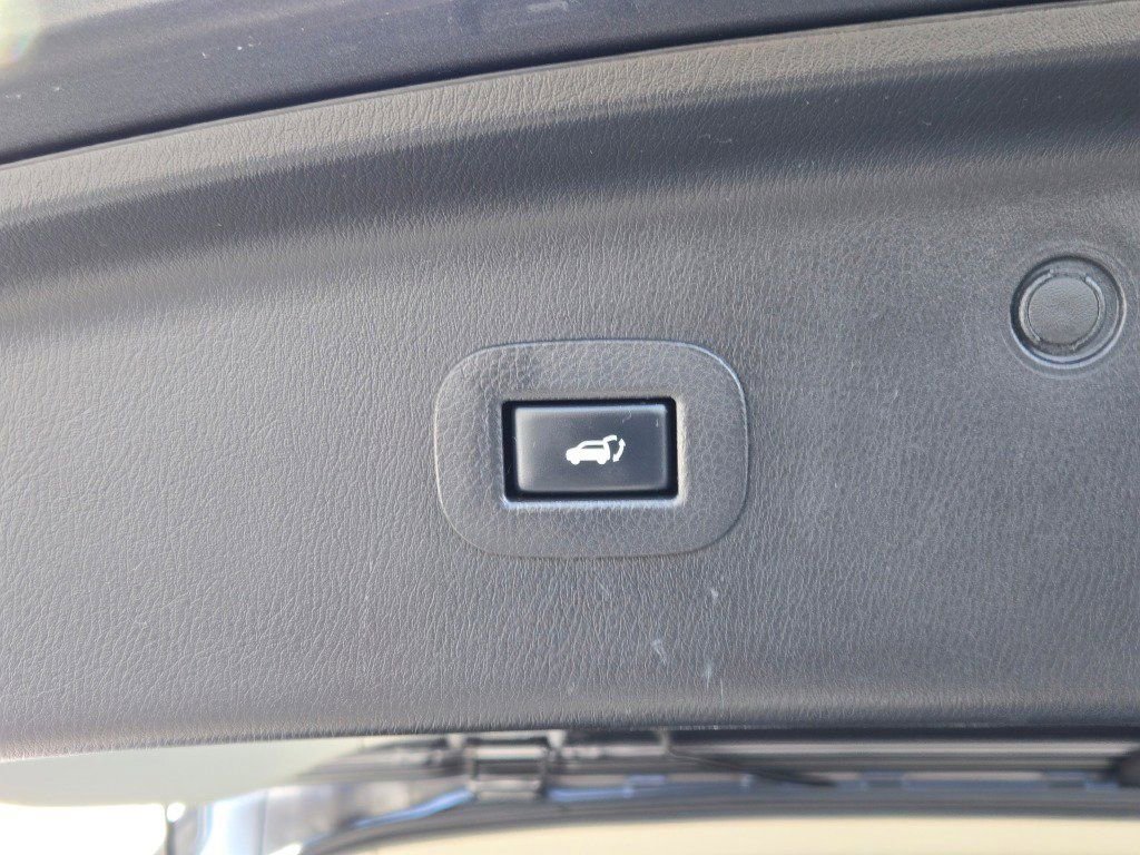 Used 2019 Nissan Armada SL image 17