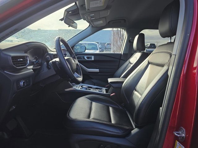 Certified 2021 Ford Explorer XLT w/ Equipment Group 202A image 9