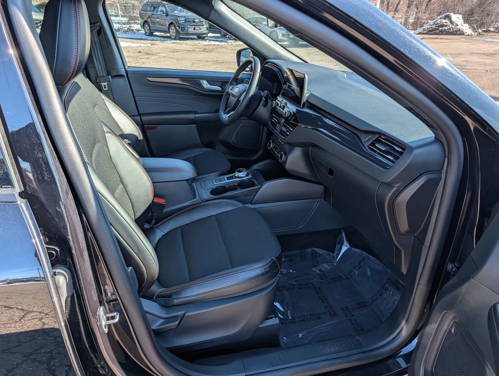 Certified 2025 Ford Escape ST-Line AWD/4WD image 8