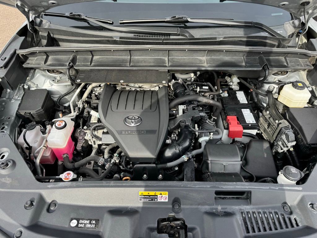 Used 2024 Toyota Highlander LE image 12