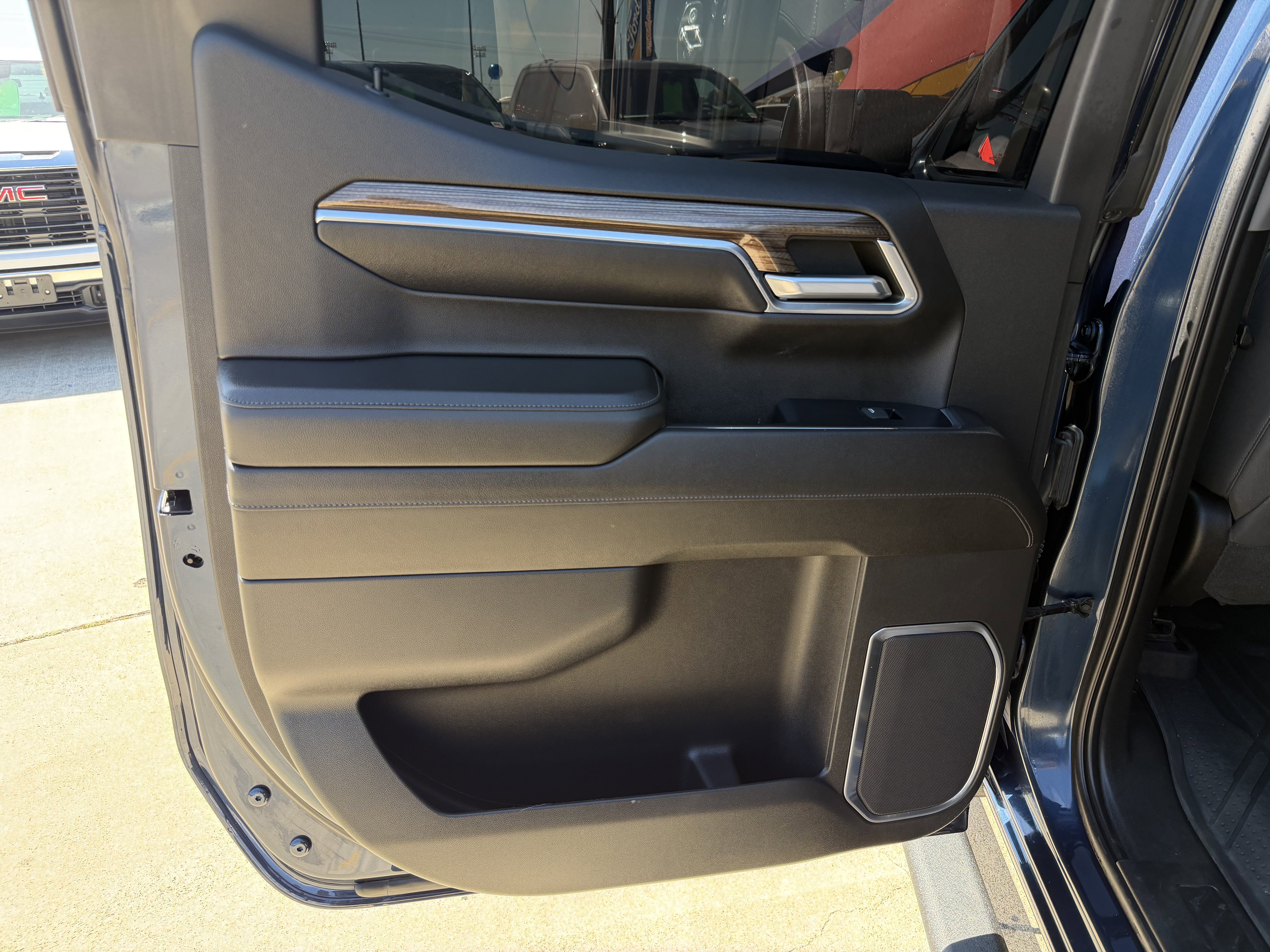 Used 2022 Chevrolet Silverado 1500 LT RWD image 16