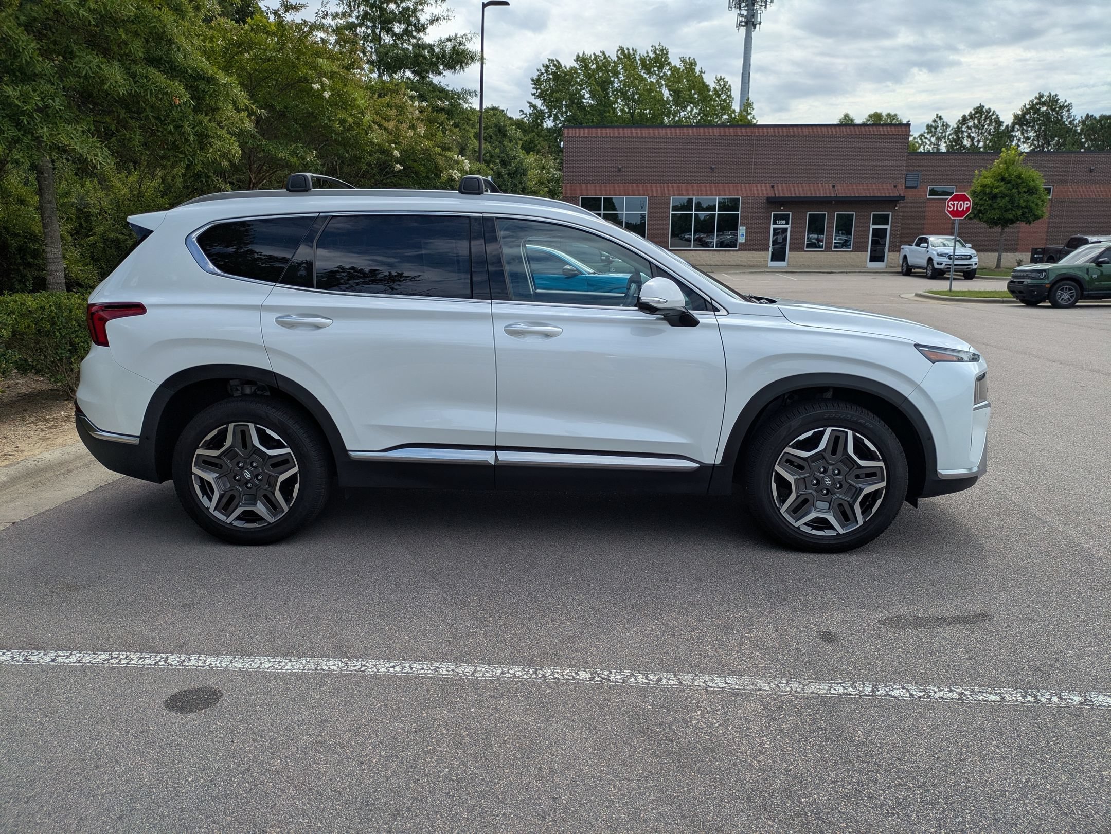Used 2023 Hyundai Santa Fe Limited FWD image 3