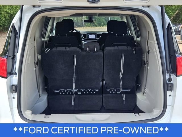 Used 2022 Chrysler Voyager LX FWD image 9