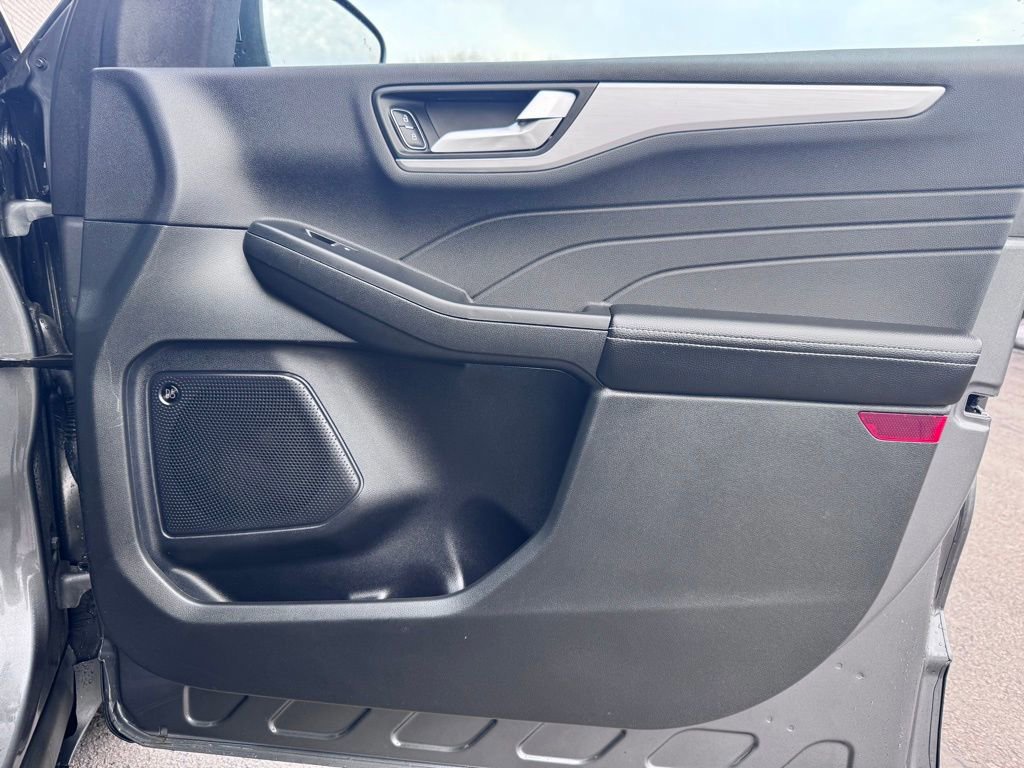 Certified 2023 Ford Escape SE w/ PHEV Premium Package image 24