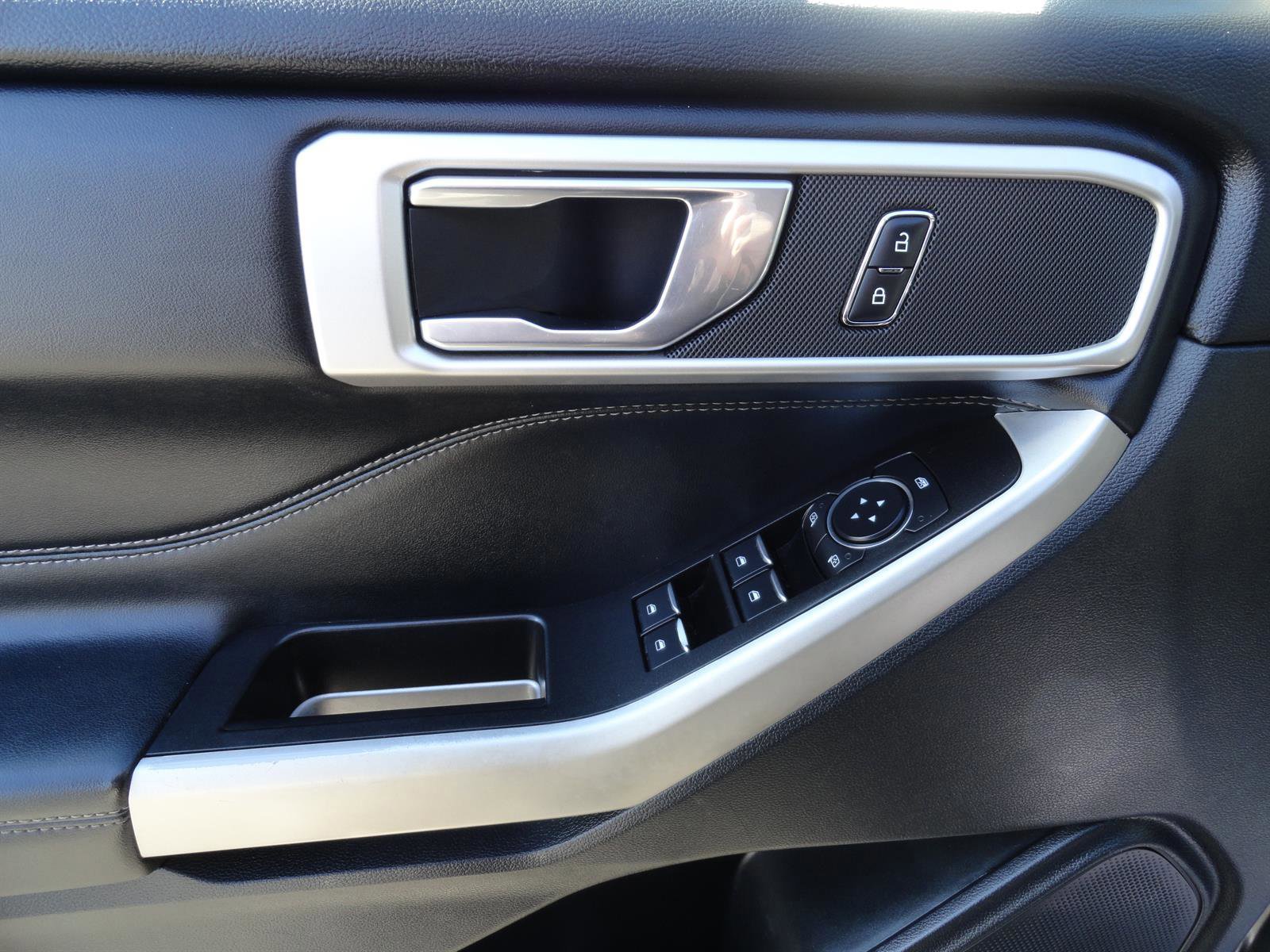 Certified 2020 Ford Explorer XLT w/ Equipment Group 202A image 10