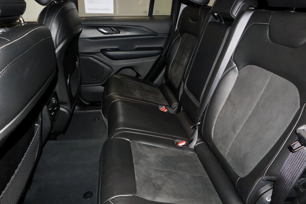 Used 2024 Jeep Grand Cherokee Altitude image 19