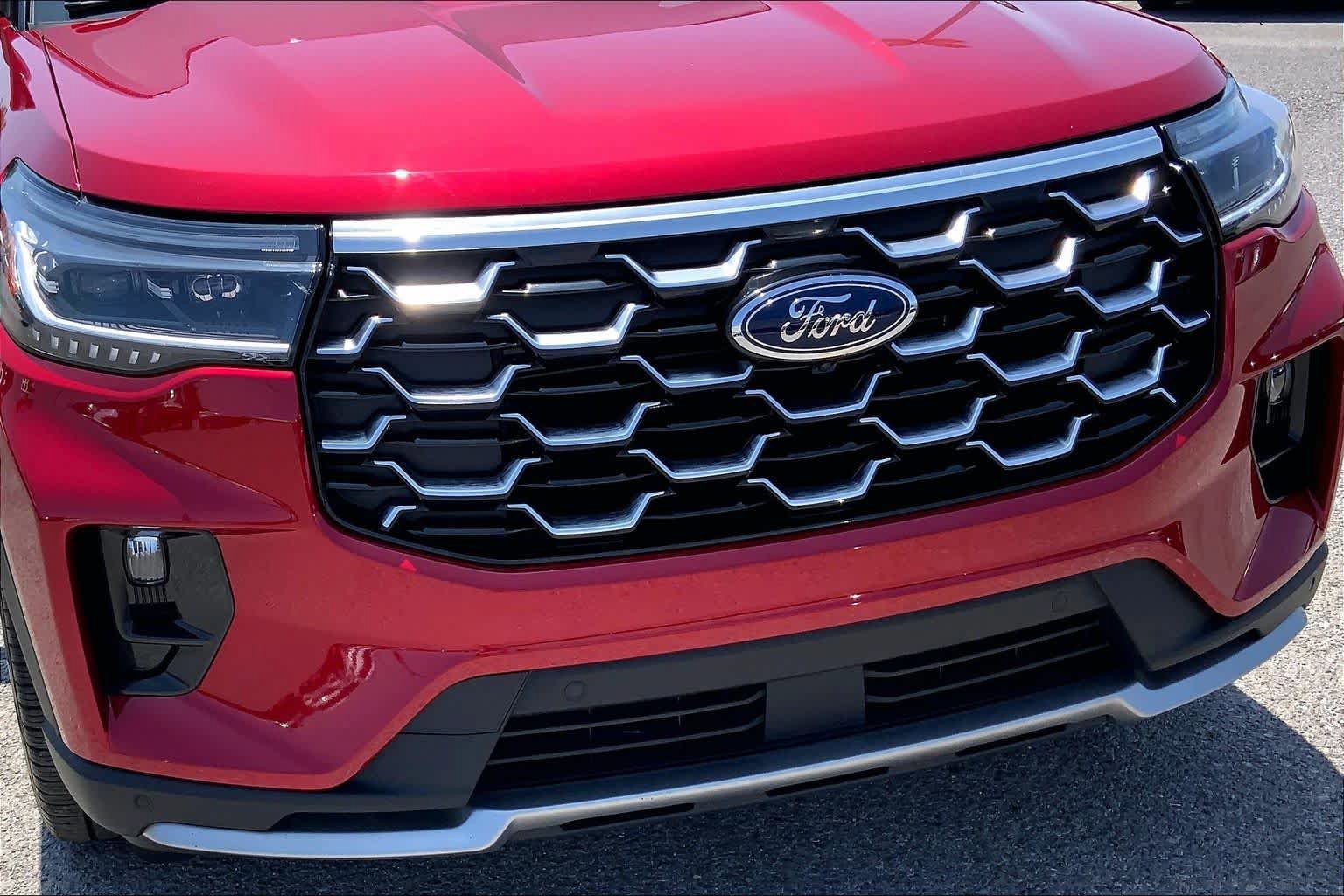 Certified 2025 Ford Explorer Platinum w/ Ultimate Package AWD/4WD image 30