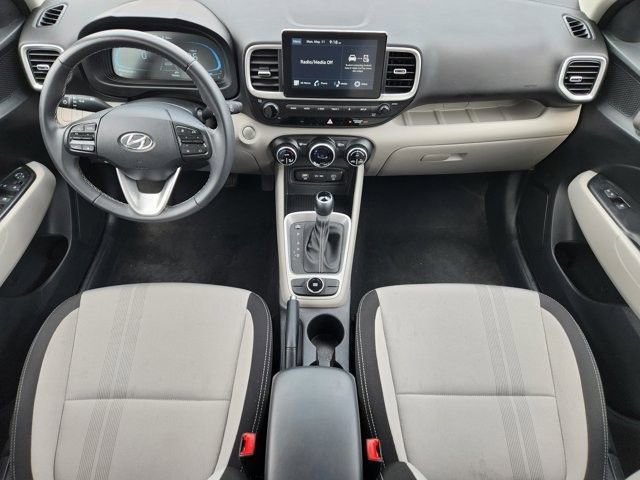 Used 2025 Hyundai Venue SEL FWD image 25