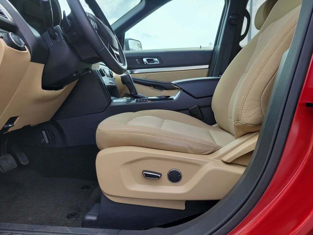 Certified 2017 Ford Explorer FWD image 19