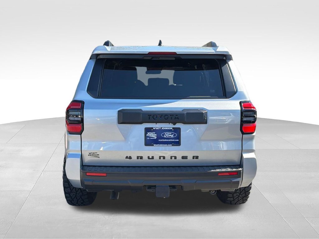 Used 2025 Toyota 4Runner SR5 AWD/4WD image 5