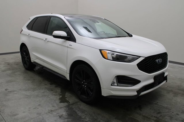 Certified 2020 Ford Edge ST-Line w/ Cold Weather Package AWD/4WD image 18