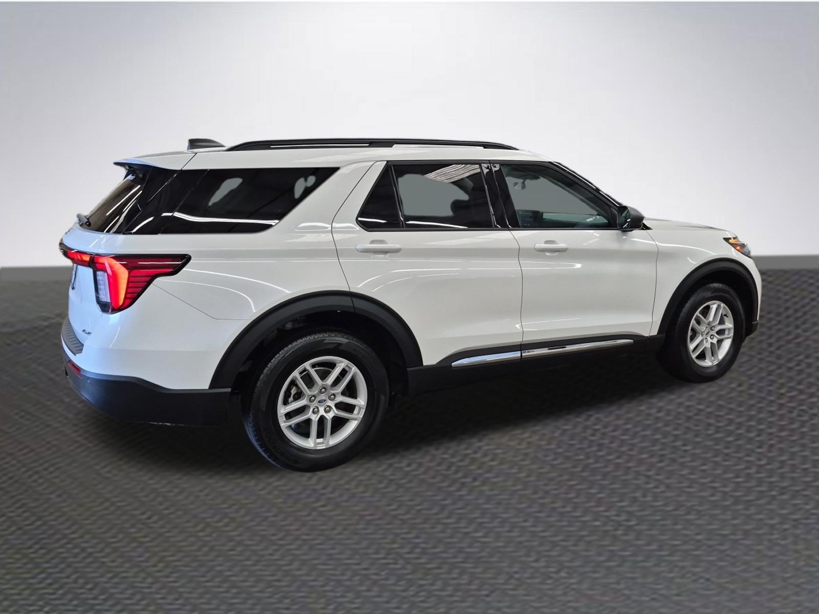 Certified 2025 Ford Explorer Active AWD/4WD image 4