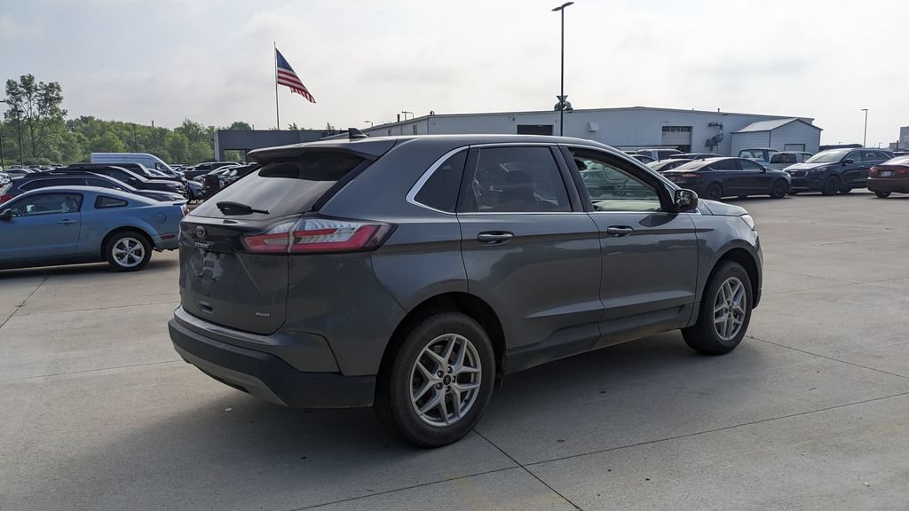 Certified 2024 Ford Edge SEL w/ Convenience Package AWD/4WD image 3