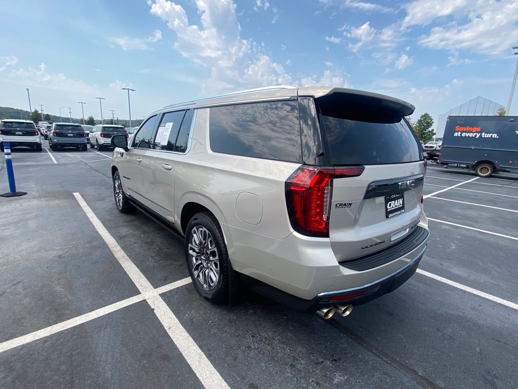 Used 2023 GMC Yukon XL Denali Ultimate AWD/4WD image 5